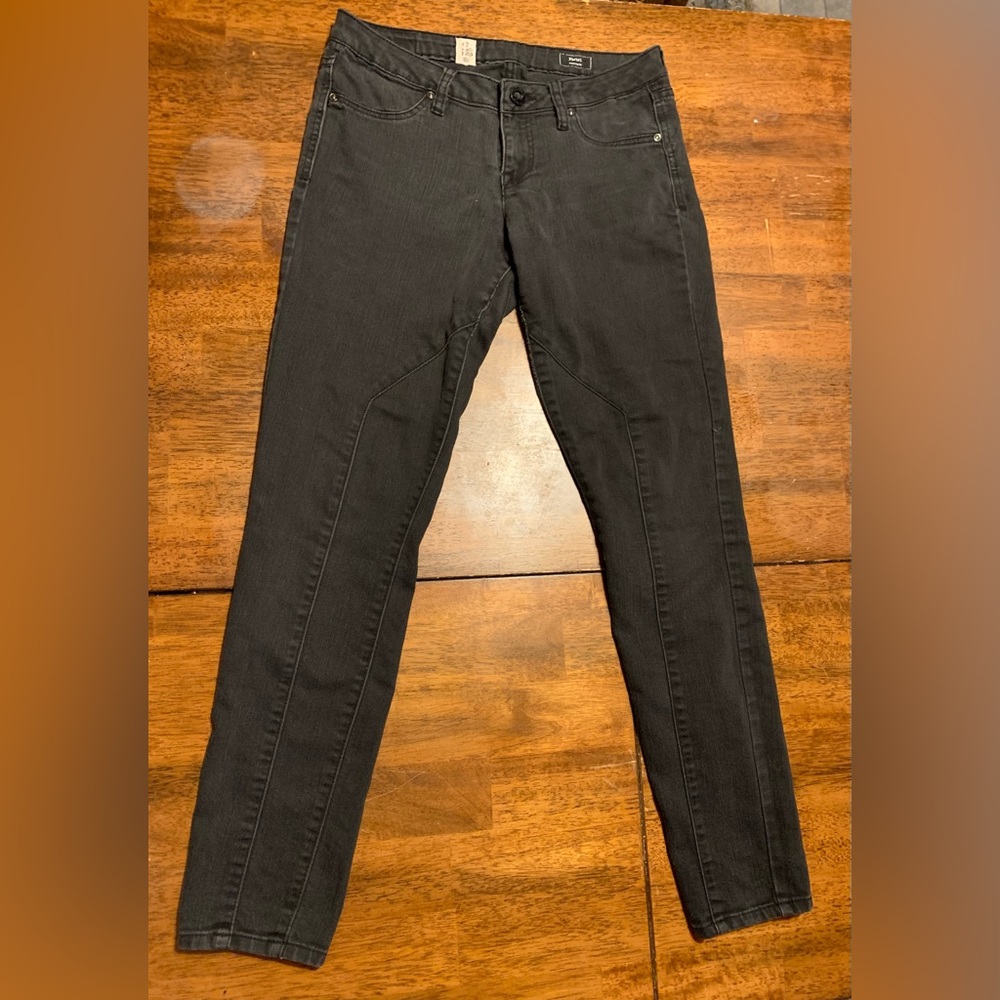 Volcom Pistol Legging Fit Jeans size 7 / 28 dark grey
